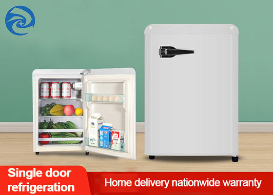 75L 90L 118L ตู้เย็นขนาดเล็กย้อนยุคสีขาวพร้อมช่องแช่แข็ง 2.6 Cu Ft